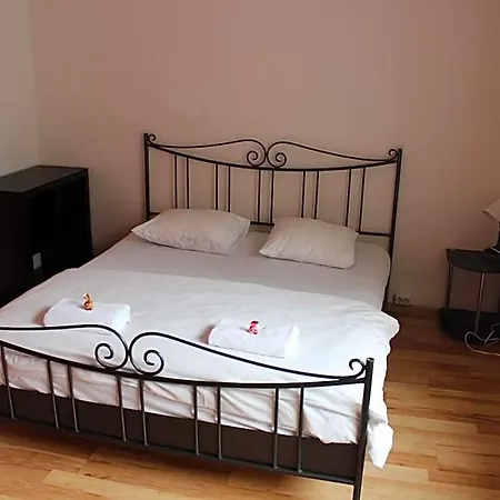 Viru Backpackers Hostel *