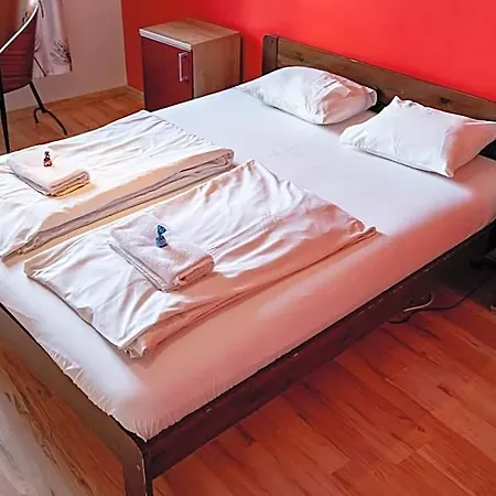Viru Backpackers Hostel *