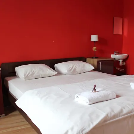 Viru Backpackers Hostel *